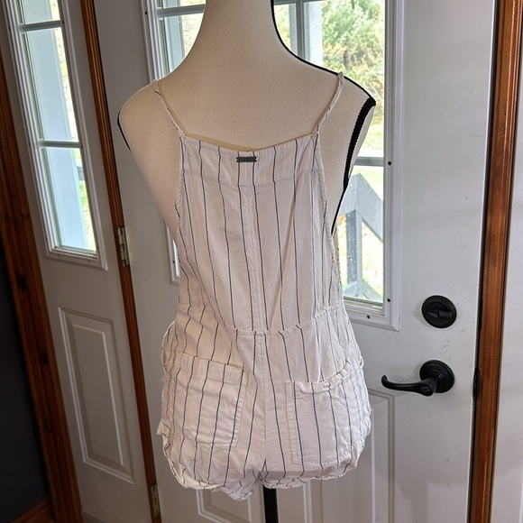 Billabong Romper - Picture 2 of 7